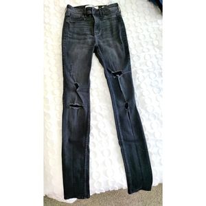Hollister high rise super skinny in black size 24